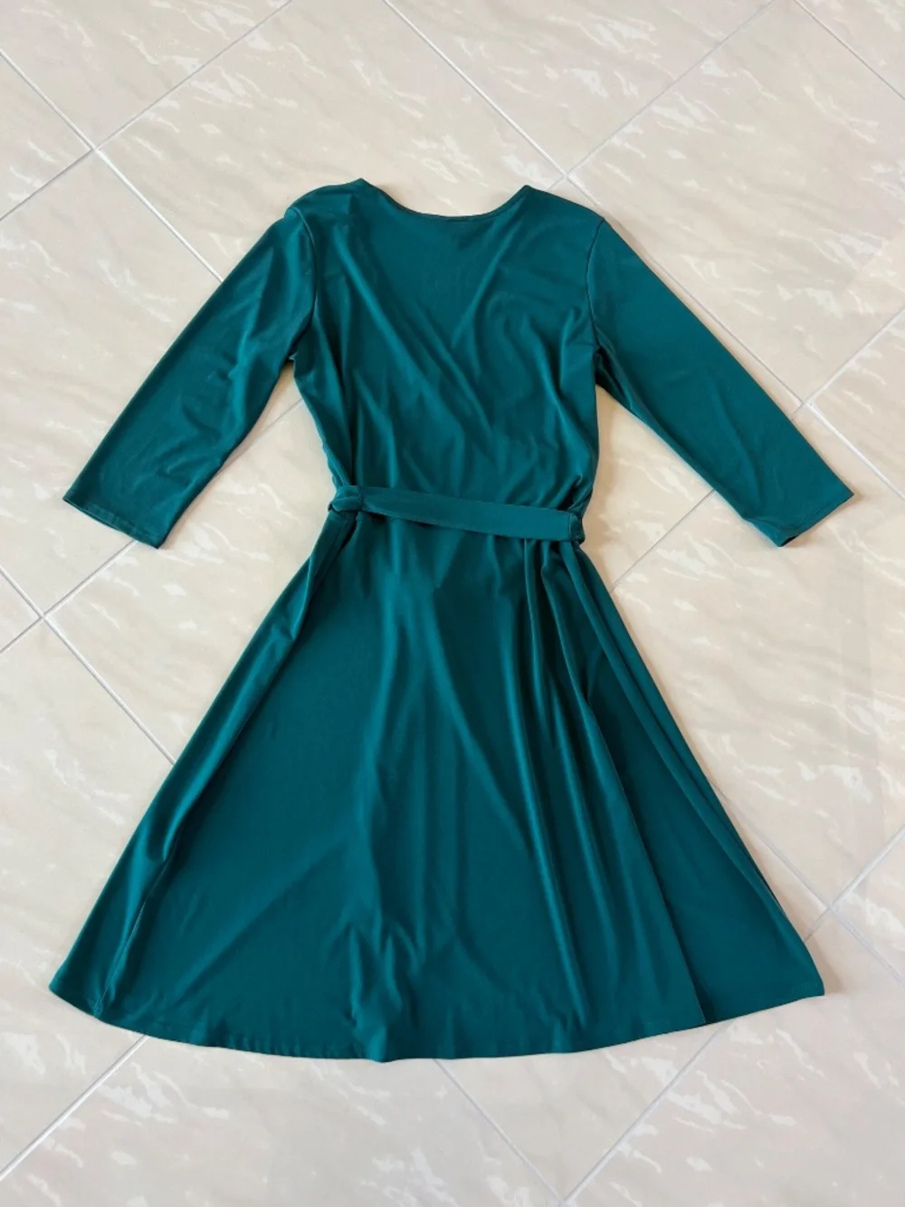 Lot of 4 Women's Midi Dresses Size M & 8 Tahari Elie Tahari Betsey Johnson - Picture 5 of 14